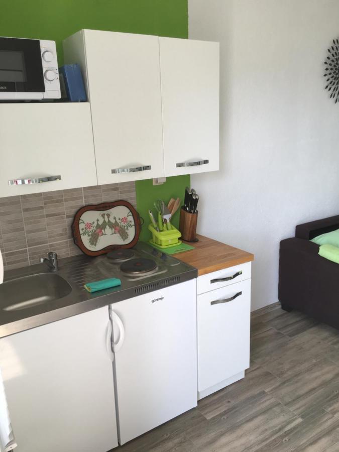 Апартаменты Studio Apartman Jojo Сень Экстерьер фото
